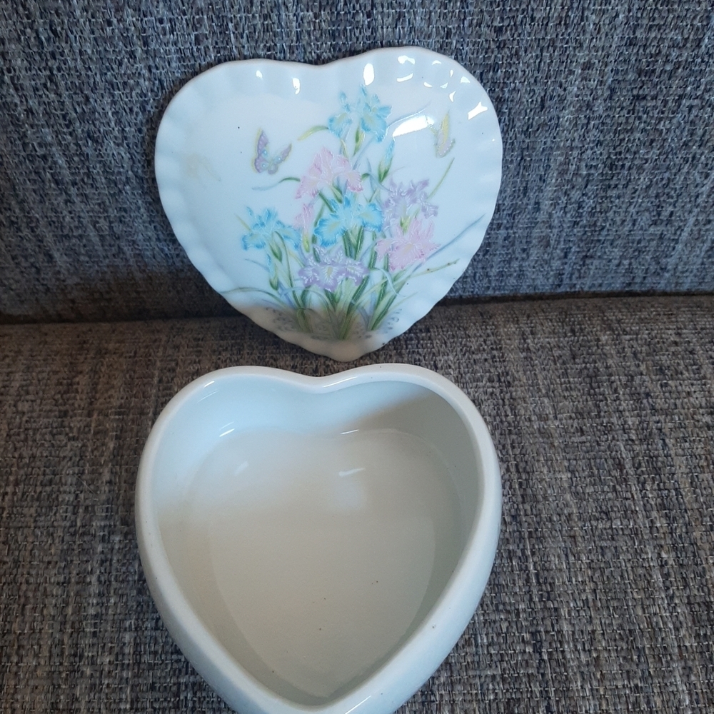 Vintage Heart-Shaped Ceramic Box with Floral Design